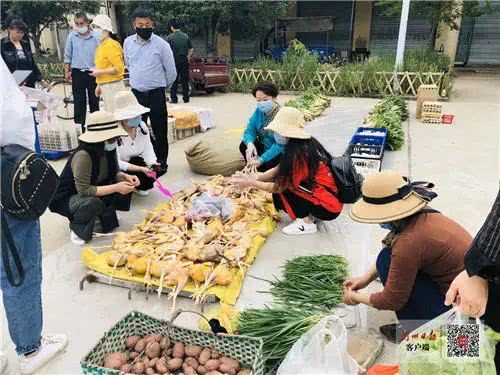 這群消費者 瘋狂 購物的背后